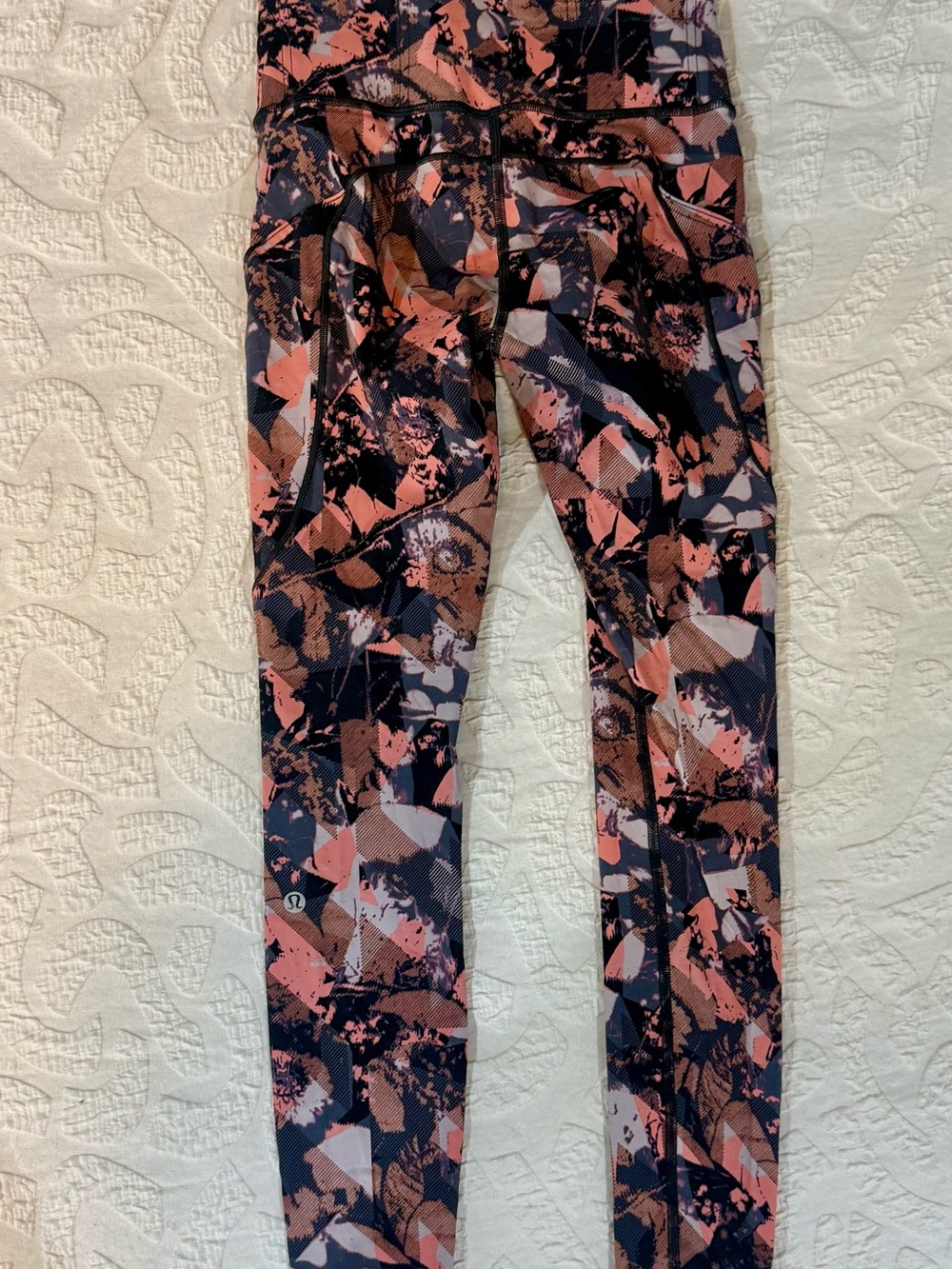 lululemon athletica woman’s Abstract Coral & Navy Print Leggings